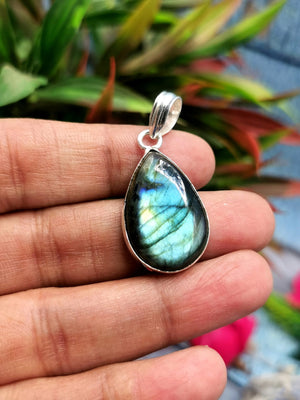 Labradorite gemstone Pendant in German Silver - crystal/gemstone jewelry| Mother's Day/birthday/engagement/wedding/anniversary gift