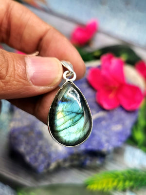 Labradorite gemstone Pendant in German Silver - crystal/gemstone jewelry| Mother's Day/birthday/engagement/wedding/anniversary gift