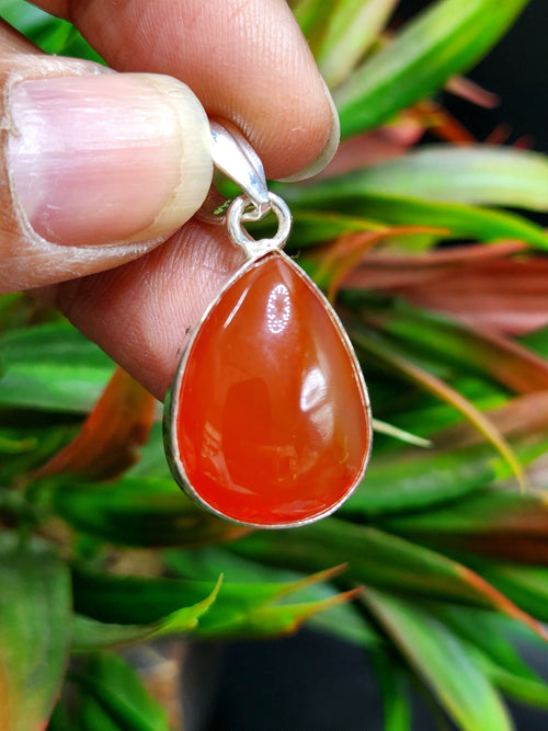 Beautiful Carnelian Pendant in german silver- crystal/gemstone jewelry| Mother's Day/birthday/engagement/wedding/anniversary gift