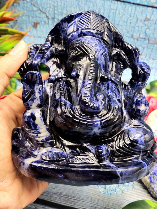 Sodalite Crystal Handmade Carving of Ganesh - Lord Ganesha Idol/Murti in Crystals and Gemstones -Reiki/Chakra/Healing - 5 inches and 0.97 kg