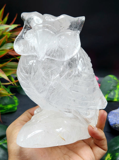 Hand carved owl carving in natural clear quartz stone - reiki/chakra/healing/crystal - 5 inches and 1.38 kg (3.04 lb)
