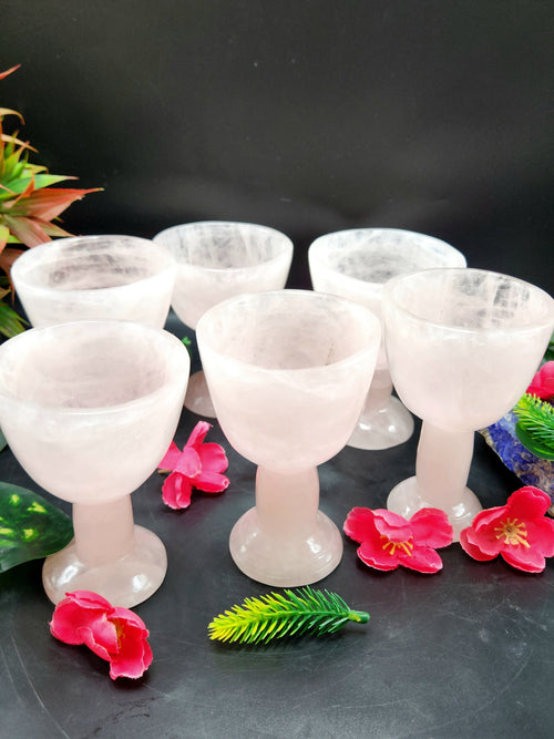 Beautiful crystal wine glass in rose quartz stone - ONLY 1 PIECE