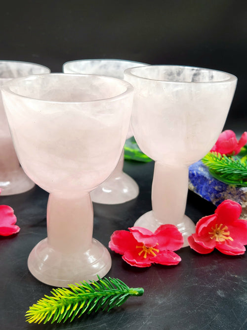 Beautiful crystal wine glass in rose quartz stone - ONLY 1 PIECE