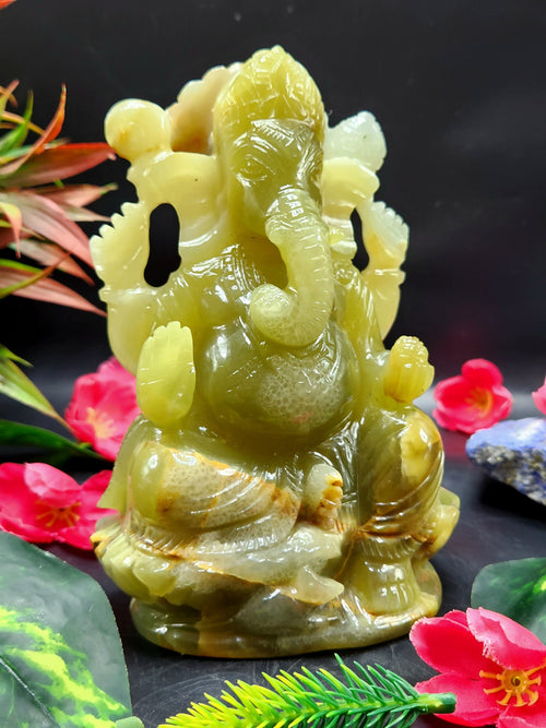 Green Onyx gemstone carving of Ganesh - Lapidary Art - Lord Ganesha Idol/Murti/Statue in Crystals and Gemstones - 6 inch and 1.12 kg (2.46 lb)