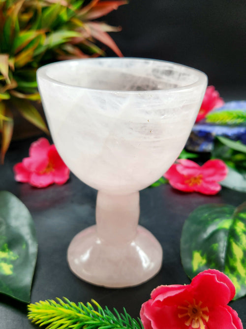 Beautiful crystal wine glass in rose quartz stone - ONLY 1 PIECE