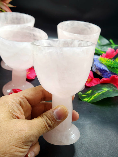 Beautiful crystal wine glass in rose quartz stone - ONLY 1 PIECE