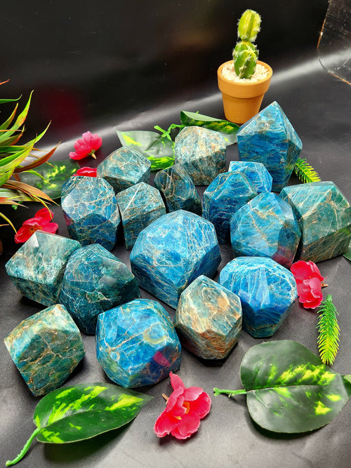 Blue Apatite free forms lot of 16 pieces -reiki/energy/chakra/healing - 2 to 4 inches and 5.39 kg