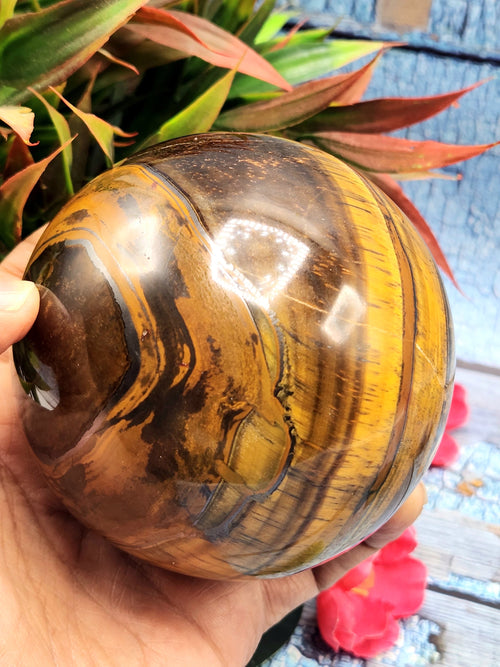 Crystal Healing - Natural golden tiger eye stone sphere/ball - 3.5 inches (8.75 cms) diameter and 880 gms (1.94 lb)