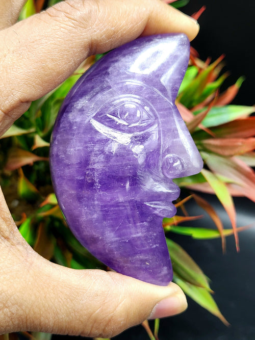 Amethyst crystal hand carving of crescent moon - crystal/reiki/chakra/healing - 3 inches and 125 gms weight