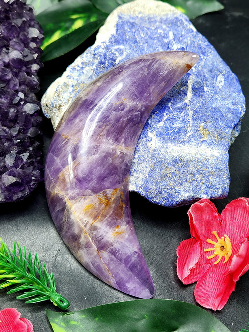 Amethyst natural stone hand carving of crescent moon - crystal/reiki/chakra/healing - 4 inches and 122 gms weight