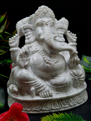 Howlite gemstone crystal Handmade Carving of Ganesh - Lord Ganesha Idol | Sculpture | Murti in Crystals -Reiki/Chakra/Healing -6 inches and 2.65 kg (5.83 lb)