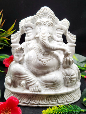 Howlite gemstone crystal Handmade Carving of Ganesh - Lord Ganesha Idol | Sculpture | Murti in Crystals -Reiki/Chakra/Healing -6 inches and 2.65 kg (5.83 lb)