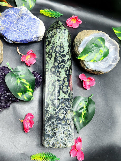 Large 6-face Kambaba Jasper point/wand/tower -handmade carvings - energy/chakra/reiki - 12 in (30 cms) height and 2.29 kg (5.04 lb)