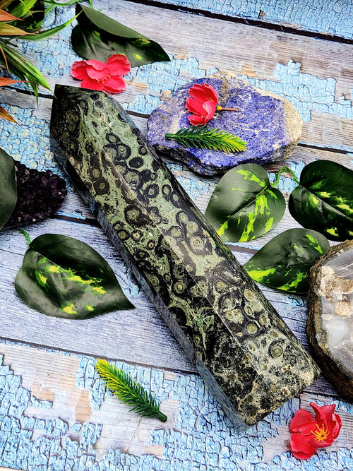 Large 6-face Kambaba Jasper point/wand/tower -handmade carvings - energy/chakra/reiki - 12 in (30 cms) height and 2.29 kg (5.04 lb)