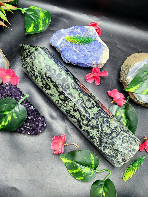 Large 6-face Kambaba Jasper point/wand/tower -handmade carvings - energy/chakra/reiki - 12 in (30 cms) height and 2.29 kg (5.04 lb)