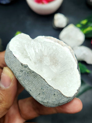 Set of 4 Scolecite natural free forms - reiki/energy/chakra/healing - 2.5 inches and 270 gms (0.59 lb)