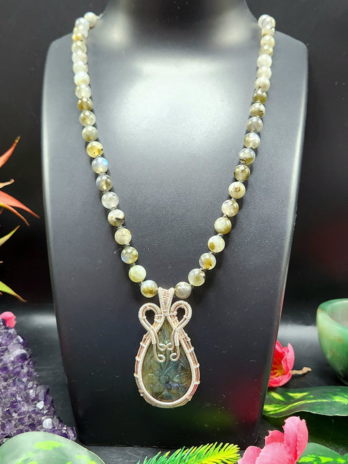 Labradorite Bead Mala Necklace with Wire-Wrapped Floral Pendant - Exquisite Craftsmanship and Radiant Elegance