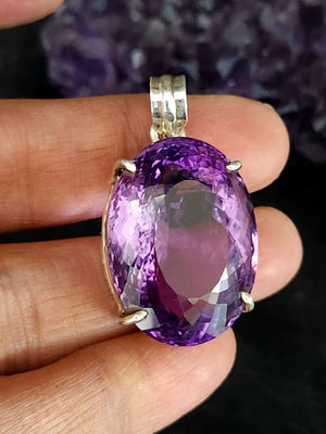 Amethyst Faceted Oval Pendant: Captivating Elegance in 925 Silver