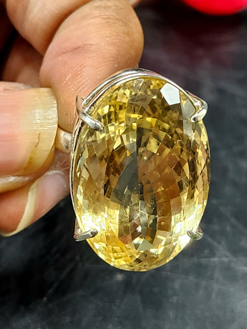 Citrine Faceted Oval Ring: Radiant Beauty in 925 Silver