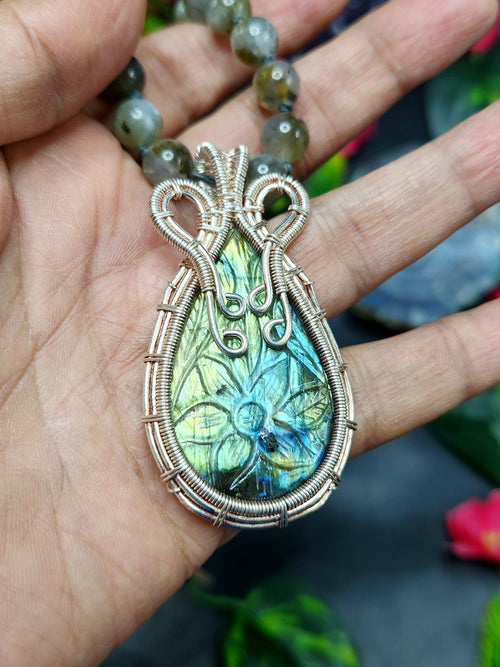 Labradorite Bead Mala Necklace with Wire-Wrapped Floral Pendant - Exquisite Craftsmanship and Radiant Elegance