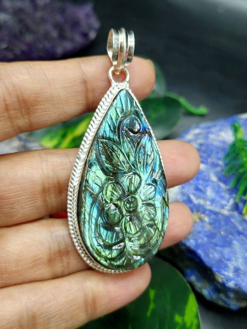 Labradorite Floral Carving Teardrop Pendant - Captivating Beauty in Silver-Coated Metal