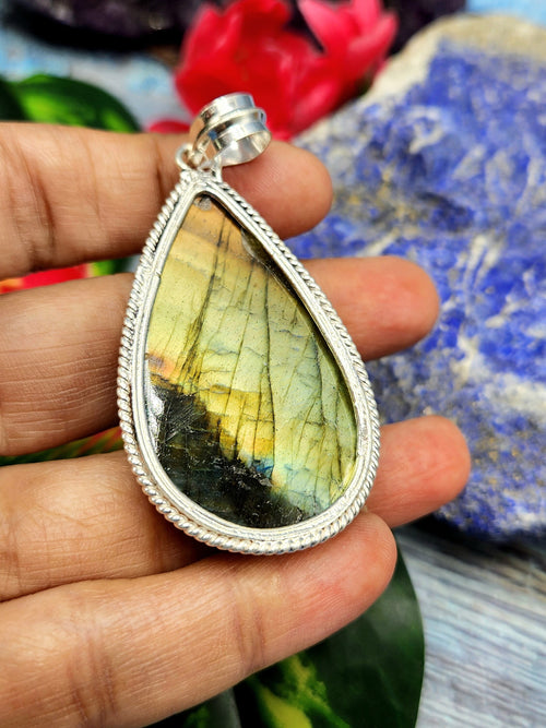 Labradorite Floral Carving Teardrop Pendant - Unveiling the Enchanting Beauty of Labradorite