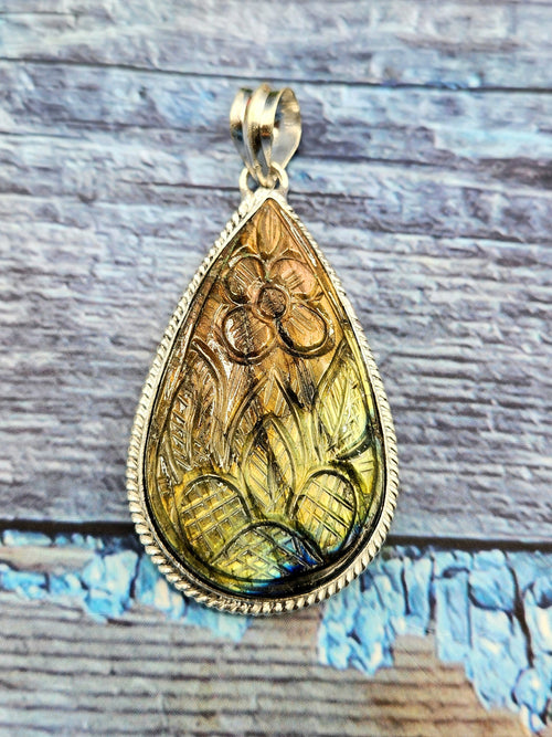 Labradorite Floral Carving Teardrop Pendant - Unveiling the Enchanting Beauty of Labradorite