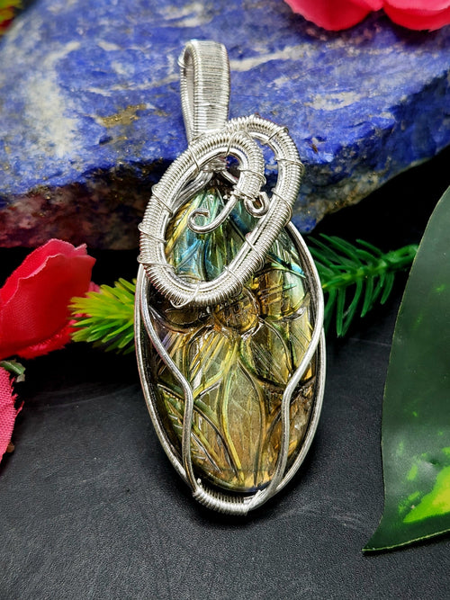 Labradorite Floral Carving Wire Wrapped Oval Pendant - Unveiling the Allure of Labradorite