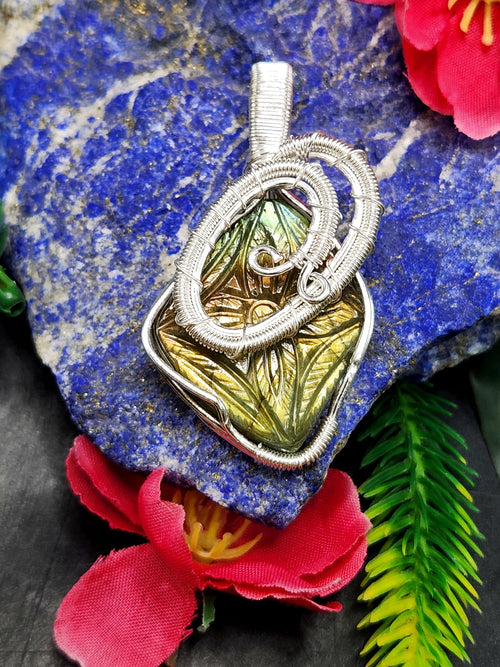 Labradorite Floral Carving Pendant - A Captivating Fusion of Beauty and Artistry