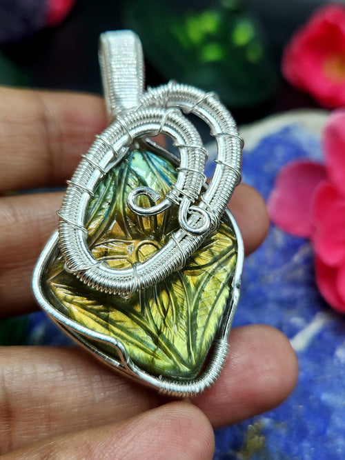 Labradorite Floral Carving Pendant - A Captivating Fusion of Beauty and Artistry