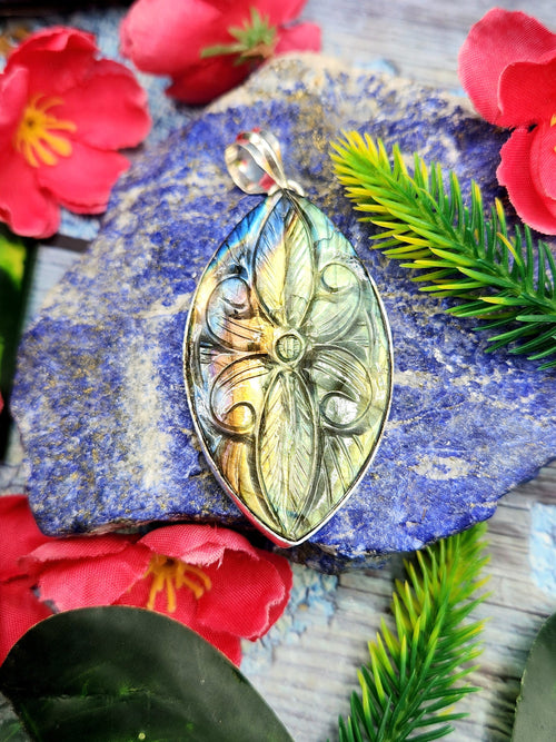 Labradorite Floral Carving Oval Pendant - Unveiling the Ethereal Beauty of Labradorite