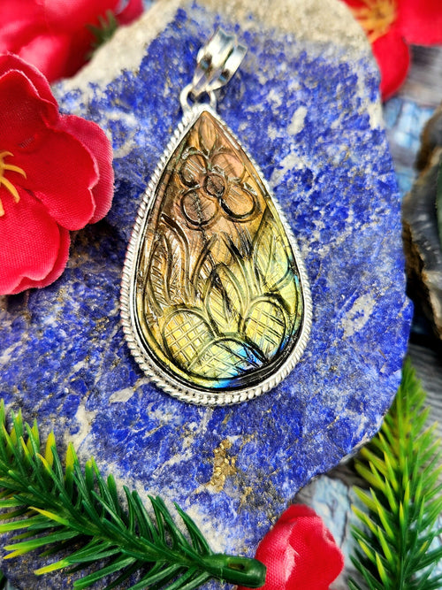 Labradorite Floral Carving Teardrop Pendant - Unveiling the Enchanting Beauty of Labradorite