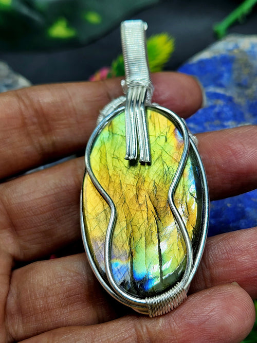 Labradorite Floral Carving Wire Wrapped Oval Pendant - Unveiling the Allure of Labradorite