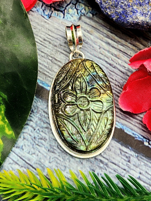 Labradorite Floral Carving Oval Pendant - Unearth the Enchanting Beauty