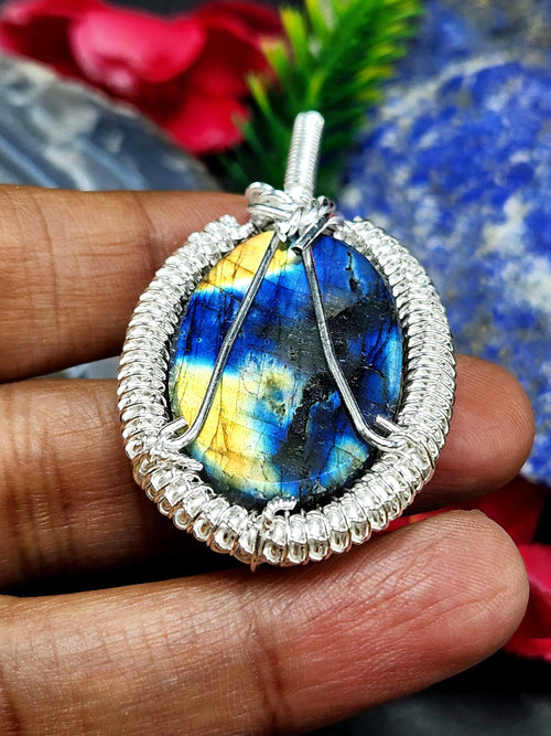 Labradorite Oval Pendant - Captivating Beauty in Wire-Wrapped Elegance