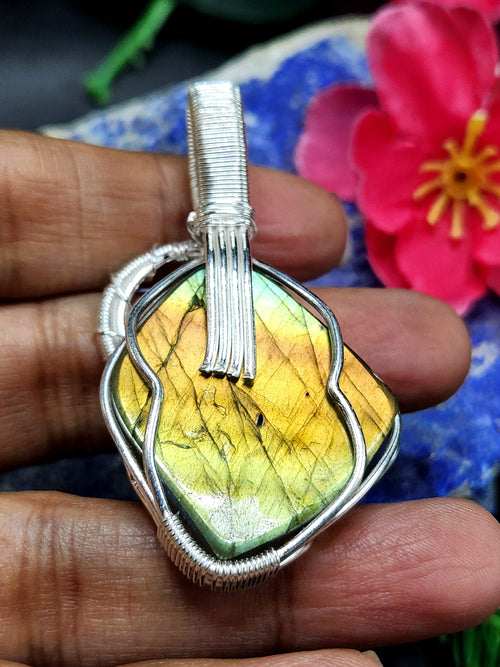 Labradorite Floral Carving Pendant - A Captivating Fusion of Beauty and Artistry