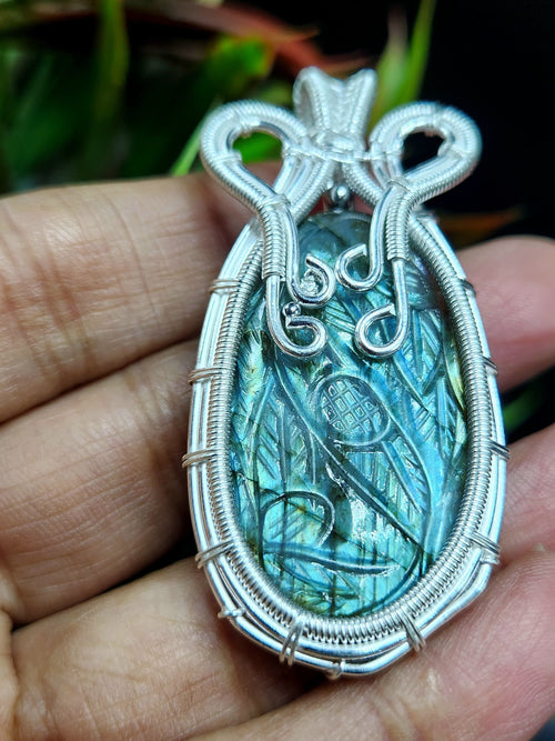 Labradorite Floral Carving Oval Pendant - A Fusion of Elegance and Artistry