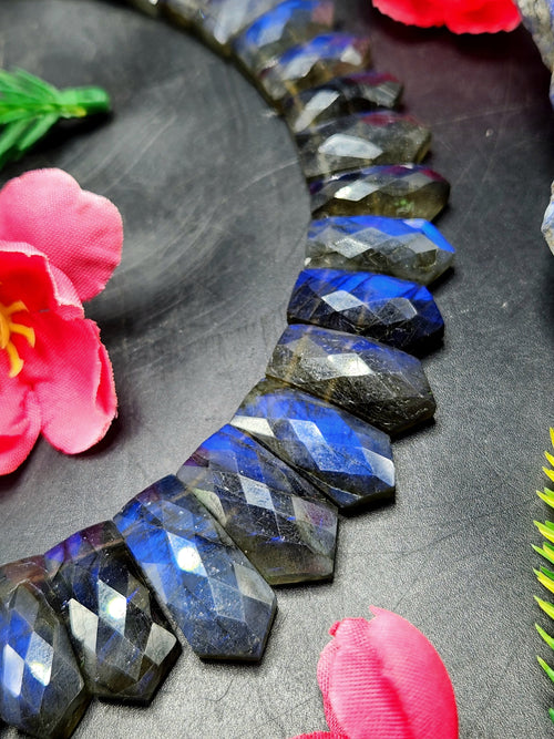 Labradorite Cut Stone Necklace with Sarafa - Unveil the Mystique of Radiance