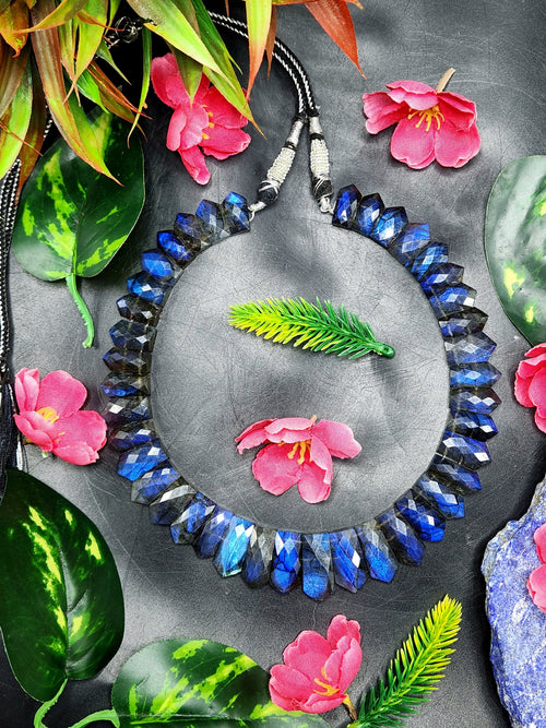 Labradorite Cut Stone Necklace with Sarafa - Unveil the Mystique of Radiance