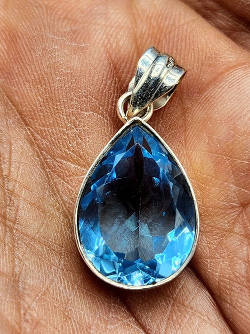 Blue Topaz Pendant - 26 carats