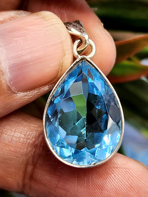 Blue Topaz Pendant - 26 carats