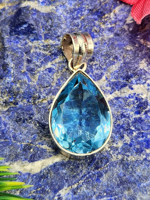 Blue Topaz Pendant - 26 carats