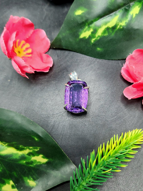 Amethyst Faceted Pendant: A Sterling Silver Masterpiece - 32 carats