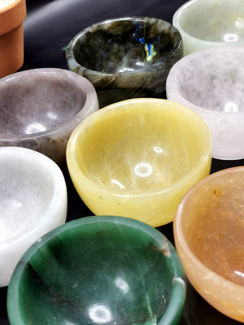 10 round bowls of 3 inch diameter in 10 different gemstones